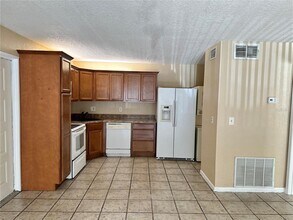 8205 Sun Spring Cir in Orlando, FL - Building Photo - Building Photo