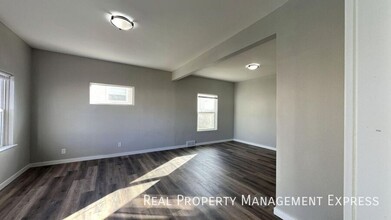 Updated 3-Bedroom Home with Loft in the He in Sioux Falls, SD - Building Photo - Building Photo