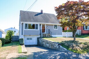 79 Hollywood Ave in Bridgeport, CT - Building Photo