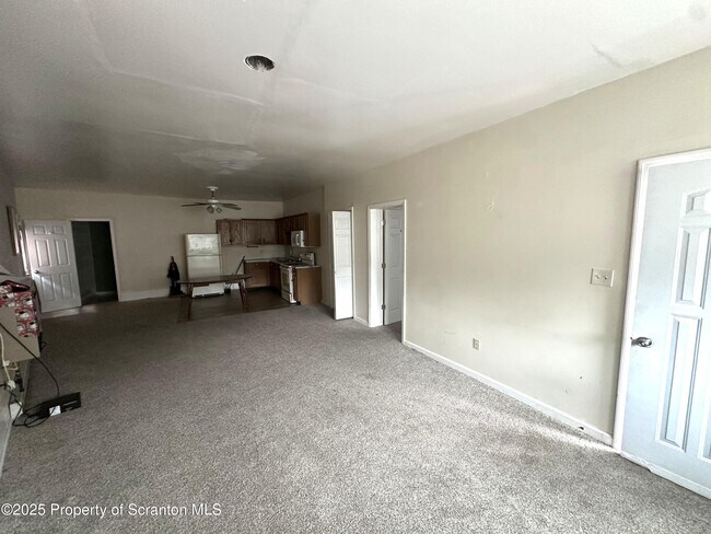 1276 Main St in Pittston, PA - Building Photo - Building Photo
