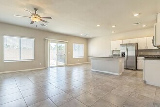 7504 Red Plumeria Ave in Las Vegas, NV - Foto de edificio - Building Photo