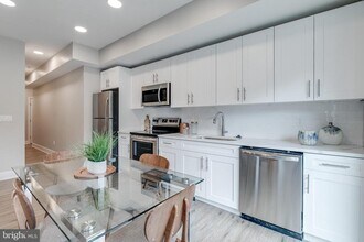 1952 Bryn Mawr Ave in Philadelphia, PA - Building Photo - Building Photo