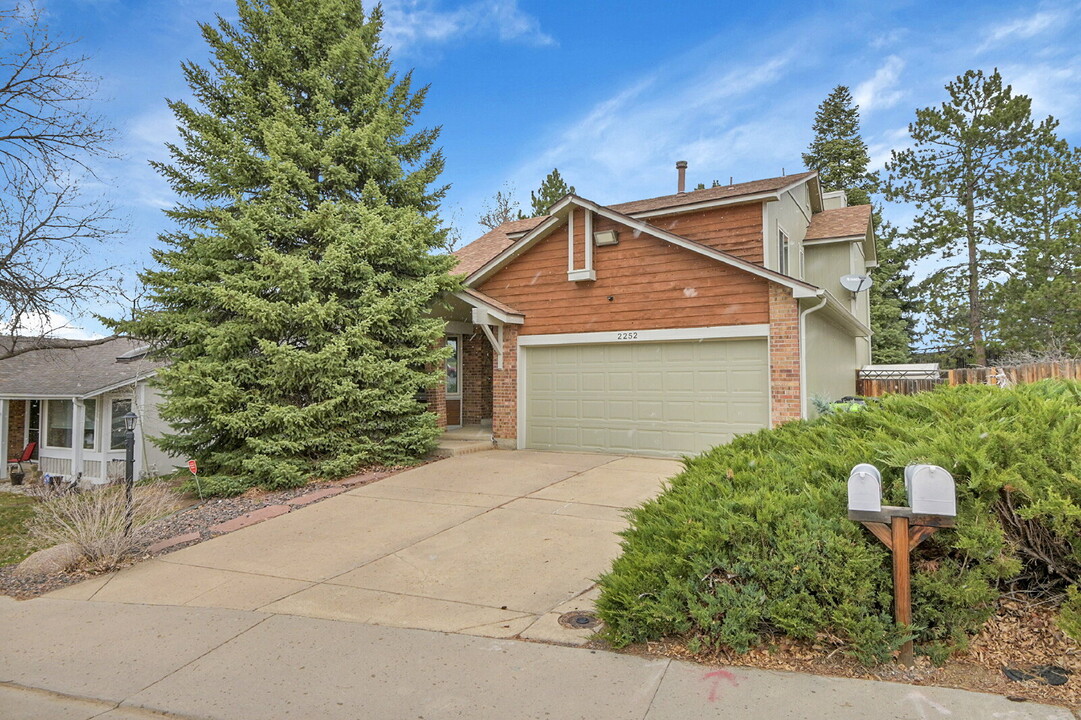 2252 W 118th Ave in Westminster, CO - Foto de edificio