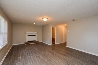 2130 Country Walk Way SE in Conyers, GA - Building Photo - Building Photo