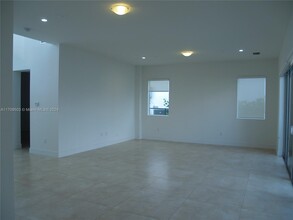 10053 NW 76th Terrace in Doral, FL - Building Photo - Building Photo