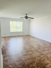 4829 Penoyer Ln in Indianapolis, IN - Foto de edificio - Building Photo