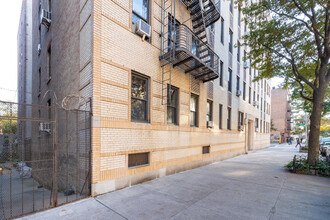 687 W 204th St in New York, NY - Foto de edificio - Building Photo