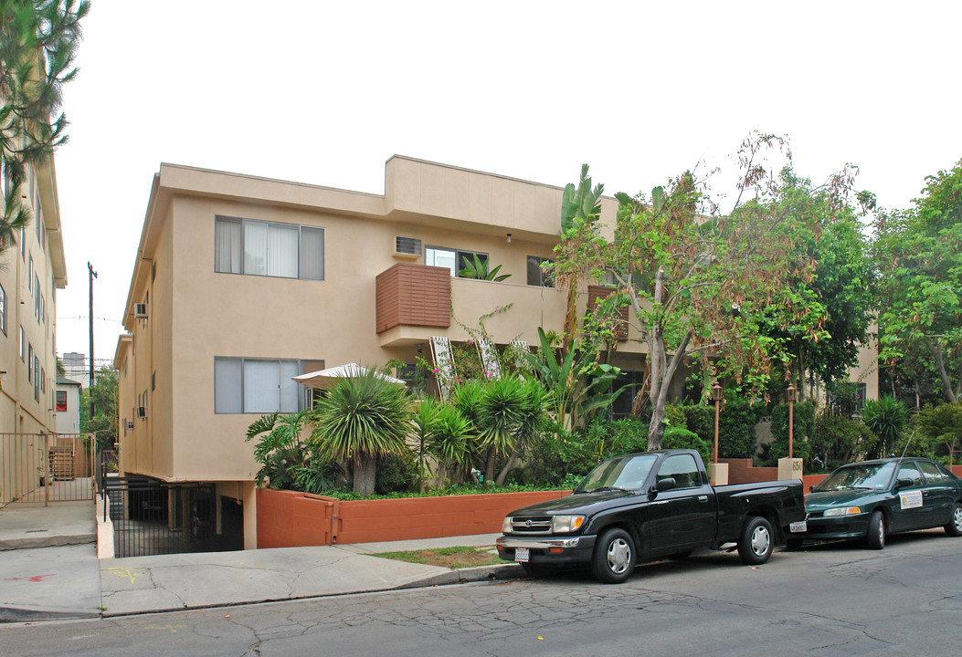 650 Westmount Dr in West Hollywood, CA - Building Photo