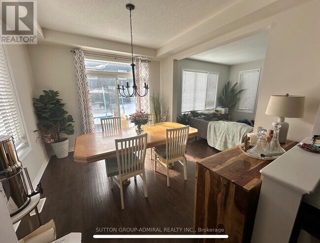 743 Brittanic Rd in Ottawa, ON - Building Photo - Building Photo