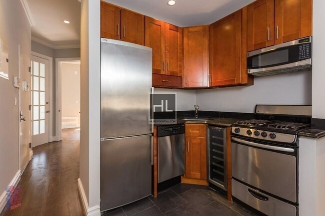 1373 1st Ave in New York, NY - Building Photo - Building Photo