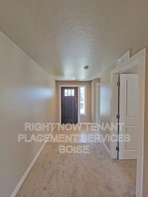1096 N Ryde Ave in Kuna, ID - Building Photo - Building Photo