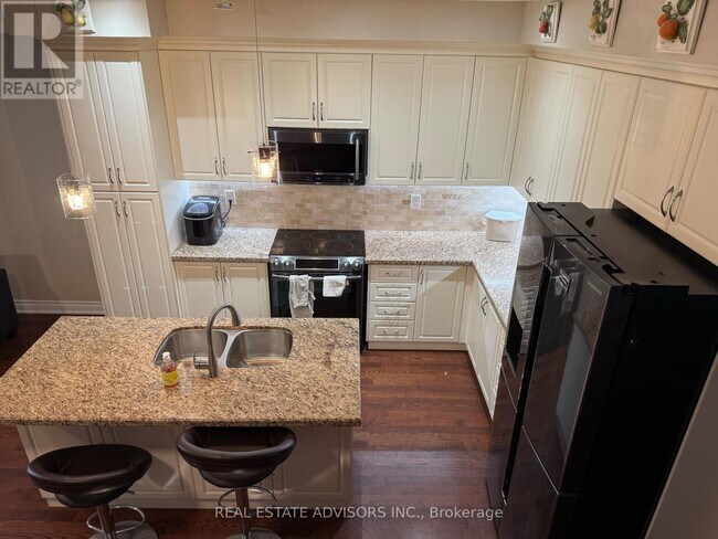 12 Dryden Wy in Toronto, ON - Building Photo - Building Photo
