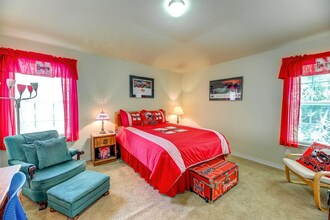 2409 Creek Villas Dr in Bedford, TX - Foto de edificio - Building Photo