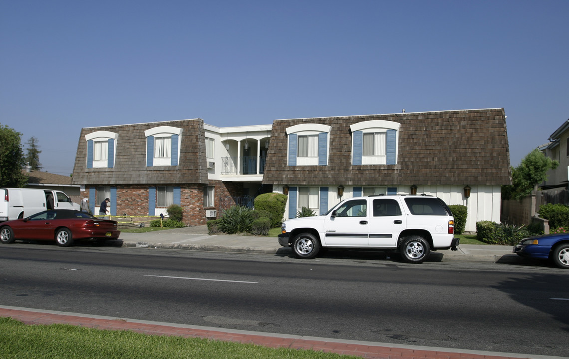 10531 Lakewood Blvd in Downey, CA - Foto de edificio