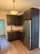 836 Collins St, Unit 1 in Pittsburgh, PA - Building Photo - Building Photo