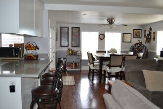 3153 Nutmeg Dr in Corona, CA - Foto de edificio - Building Photo