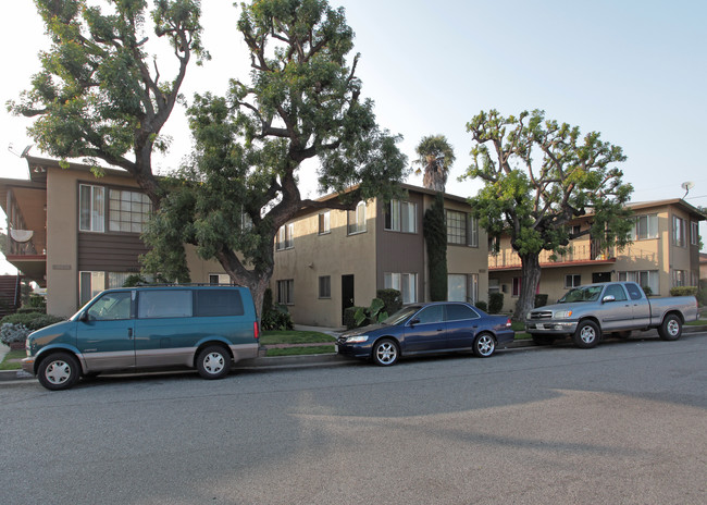 10825-10841 Saint James Ave in South Gate, CA - Building Photo - Building Photo