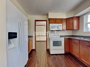 6088 Lakewood Dr in Hamilton, OH - Foto de edificio - Building Photo