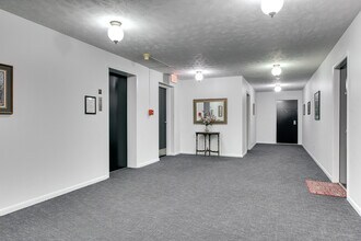 500 S 37th St, Unit 207 in Omaha, NE - Foto de edificio - Building Photo