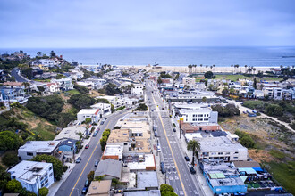 332 Culver Blvd in Playa Del Rey, CA - Foto de edificio - Building Photo