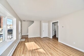 72 Center St in Holyoke, MA - Building Photo - Building Photo