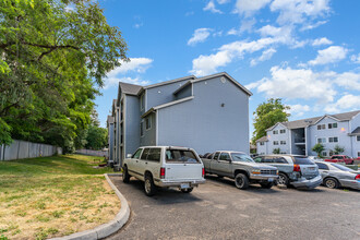 Knoblock Apartments in Dayton, WA - Building Photo - Building Photo