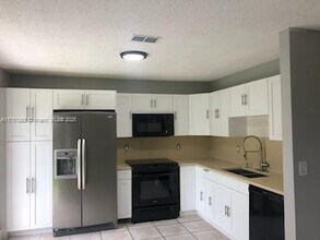 15167 SW 94th Terrace in Miami, FL - Building Photo - Building Photo