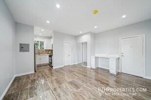 1267 Vin Scully Ave in Los Angeles, CA - Building Photo