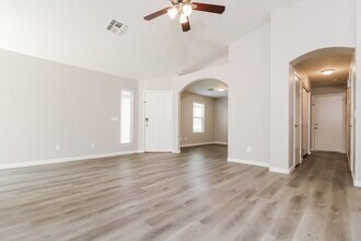 3245 E Kristal Way in Phoenix, AZ - Building Photo - Building Photo
