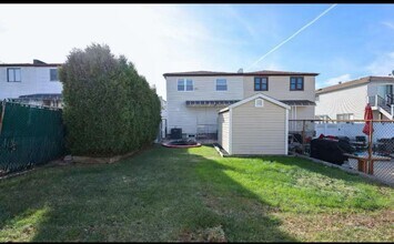 459 Klondike Ave, Unit Main in Staten Island, NY - Foto de edificio - Building Photo