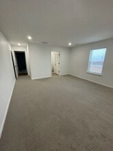 425 E James Dr in Strafford, MO - Foto de edificio - Building Photo