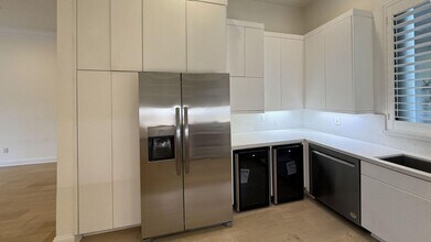 16000 Sunset Blvd in Los Angeles, CA - Building Photo - Building Photo