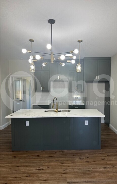 8001 W Elizabeth Ln in Fort Worth, TX - Building Photo