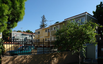 Reed Oaks Apartments in San Jose, CA - Building Photo - Building Photo