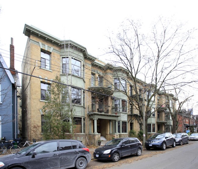 69-77 Winchester St in Toronto, ON - Building Photo - Building Photo