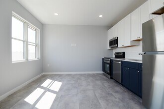 82-84 E 31ST St in Bayonne, NJ - Foto de edificio - Building Photo