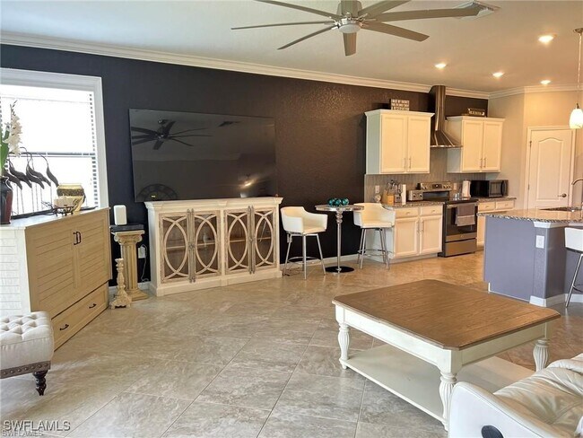 1599 Marton Ct in Naples, FL - Foto de edificio - Building Photo