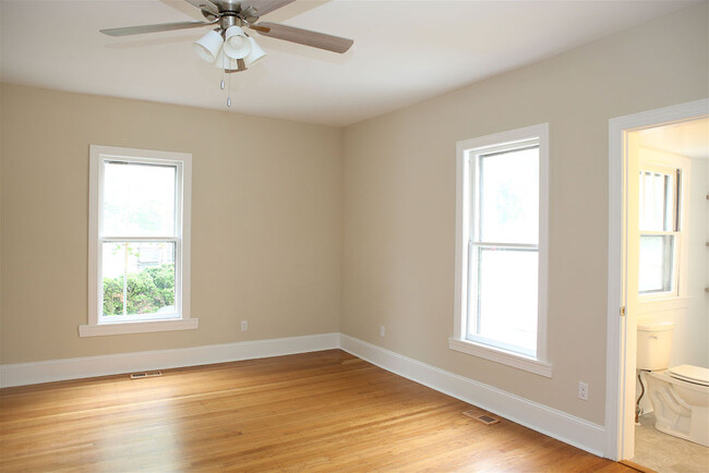 126 Tate St, Unit 126-B in Greensboro, NC - Building Photo - Building Photo