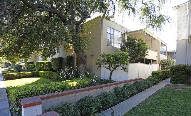 545 Los Robles Ave in Pasadena, CA - Foto de edificio - Building Photo