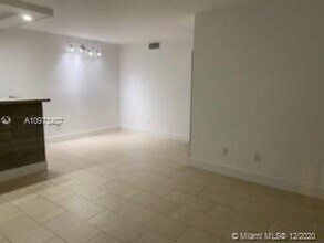 2500 W 67th Pl-Unit -11-26 in Hialeah, FL - Building Photo - Building Photo