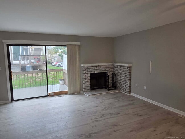 335 Monticello Dr in Branford, CT - Building Photo - Building Photo