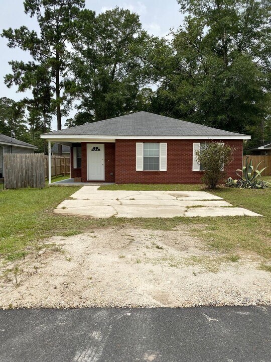 38 Melody Ln in Crawfordville, FL - Building Photo
