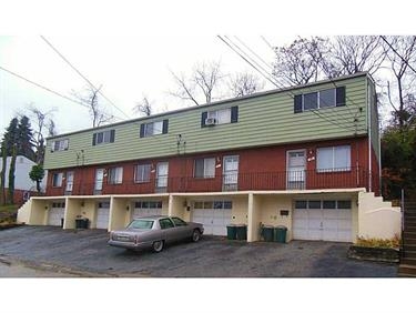 555-563 Ridge Ave in East Pittsburgh, PA - Foto de edificio