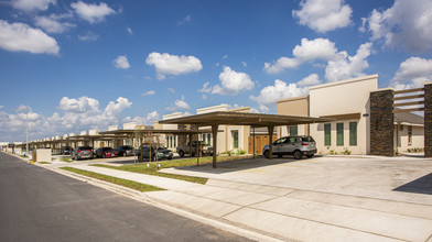 Hills at Chapin Apartments in Edinburg, TX - Building Photo - Building Photo