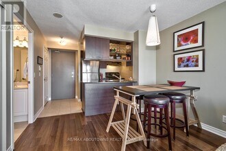 2325 Central Park Dr in Oakville, ON - Building Photo - Building Photo