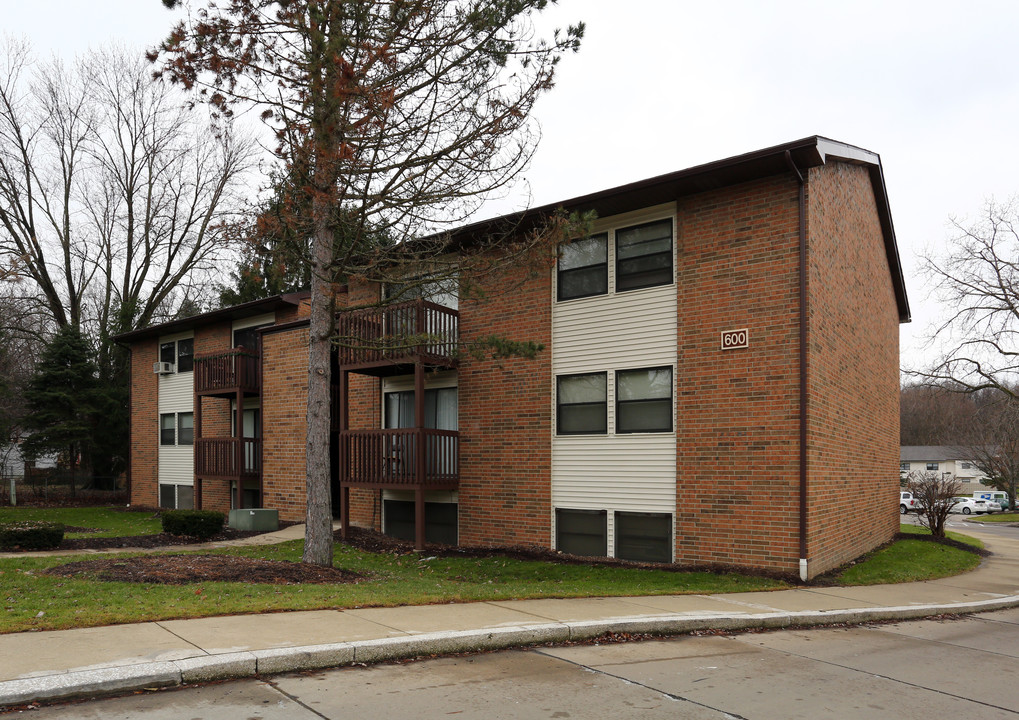 Darrow Road Apartments in Akron, OH - Building Photo