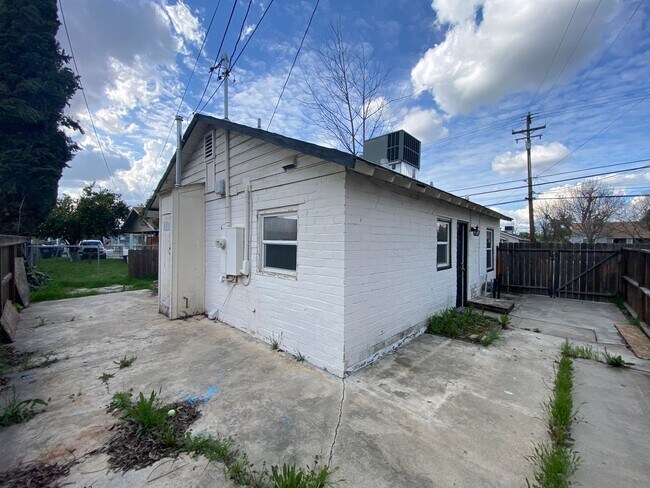 821 W Houston Ave in Visalia, CA - Building Photo - Building Photo