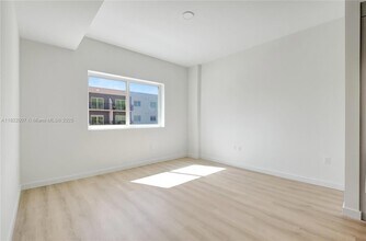 1715 N Dixie Hwy, Unit 2207 in Lake Worth Beach, FL - Building Photo - Building Photo