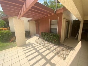 1795 Satinwood Cir in Coconut Creek, FL - Foto de edificio - Building Photo