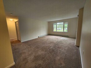 309 Springbrook Cir in Portsmouth, NH - Building Photo - Building Photo